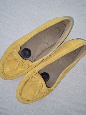 Pluggz Suede Moccasin Loafers Women’s Size 8 Yellow Comfort Slip On Shoes